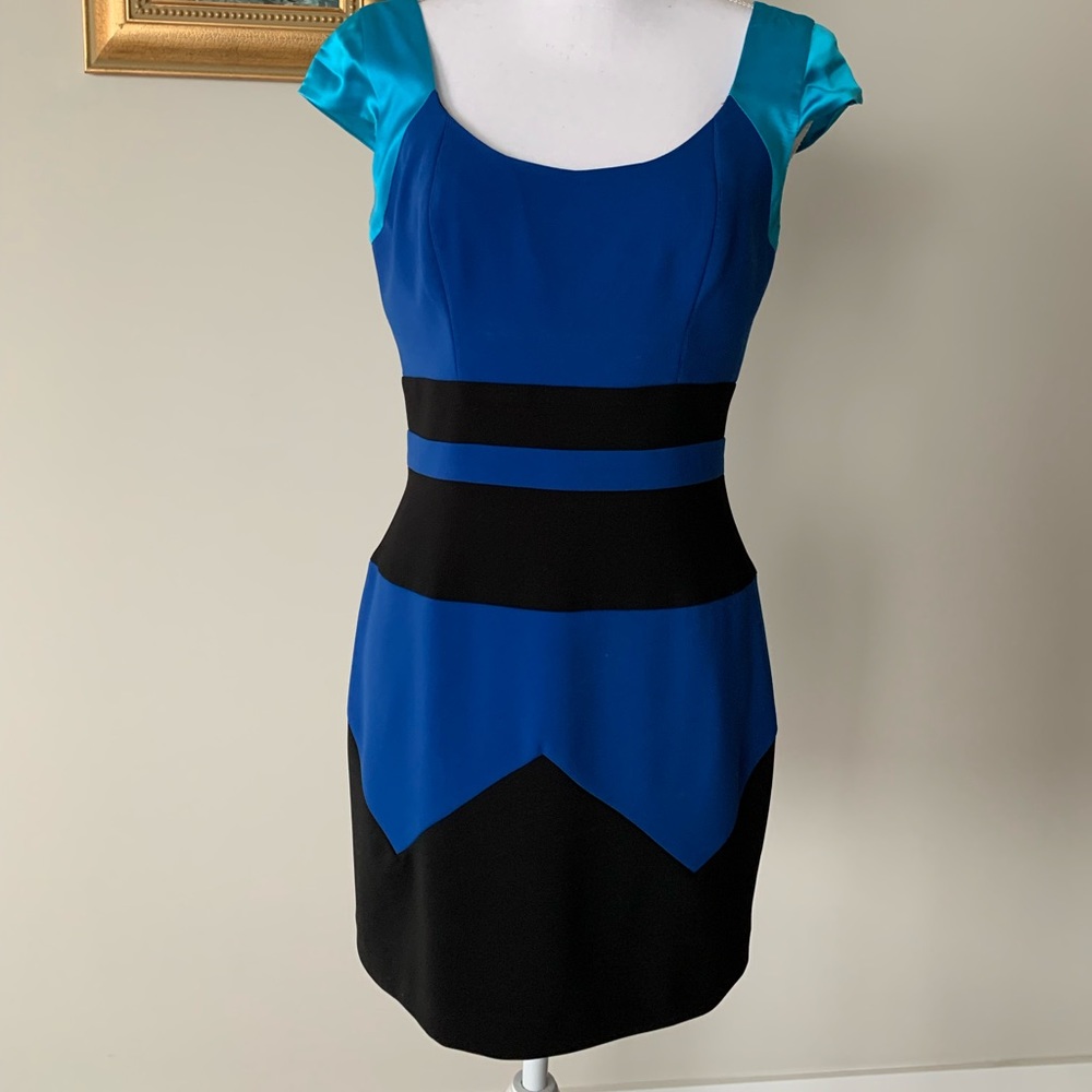 Cap sleeve blue/black mini dress 👗